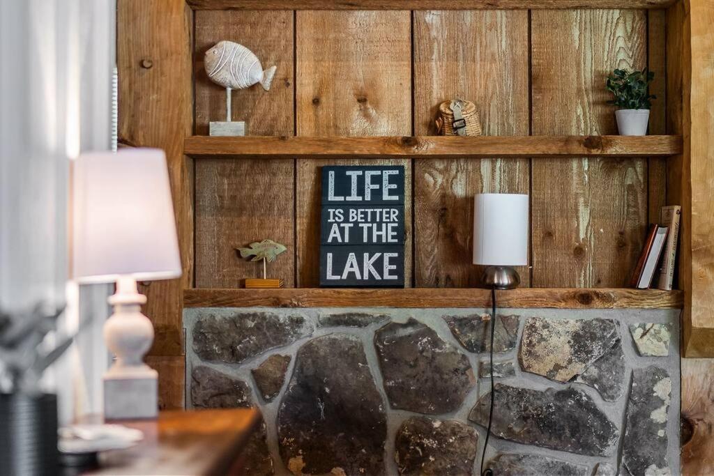 Rustic Cabin, Dock, Firepit, Kayaks & Games Winchester Exterior foto