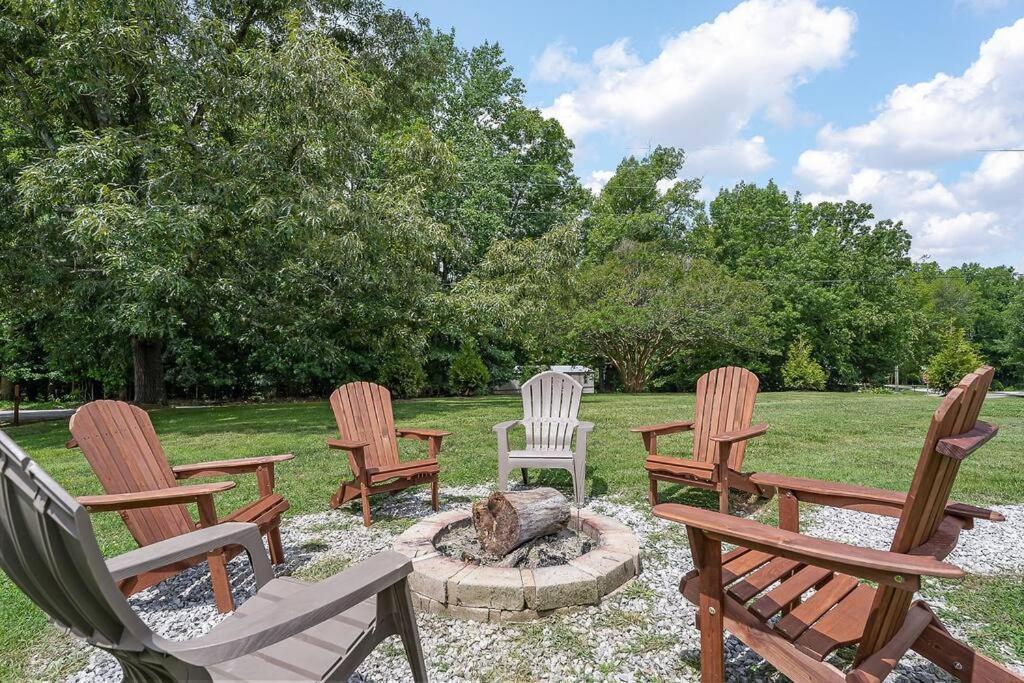 Rustic Cabin, Dock, Firepit, Kayaks & Games Winchester Exterior foto